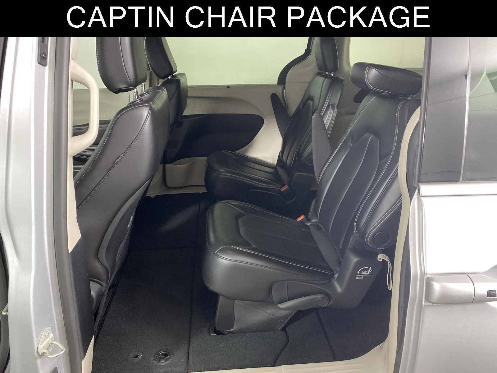 Used 2024 Silver Mist Clearcoat Chrysler Touring L image 9