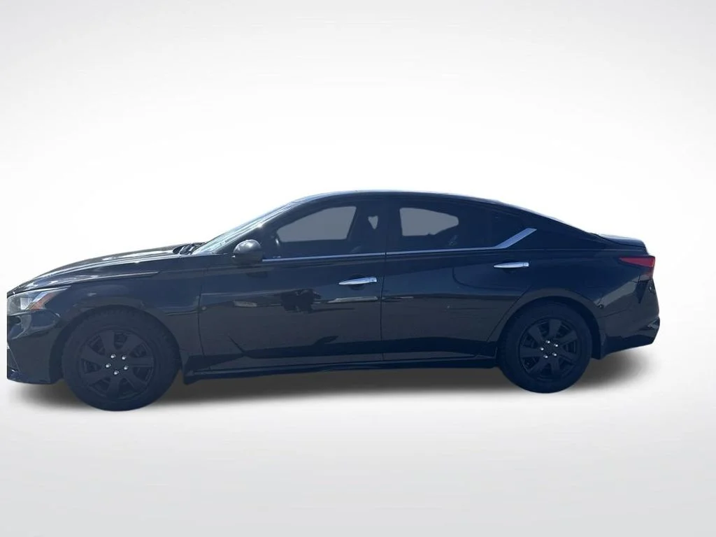 Used 2019 Black Nissan 2.5 S image 2