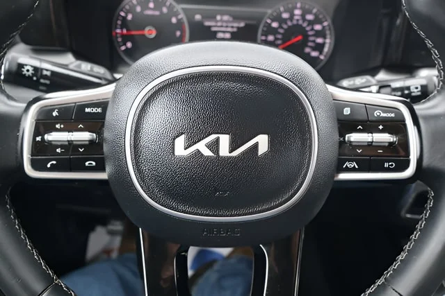 Used 2023 Glacial White Pearl Kia S image 29