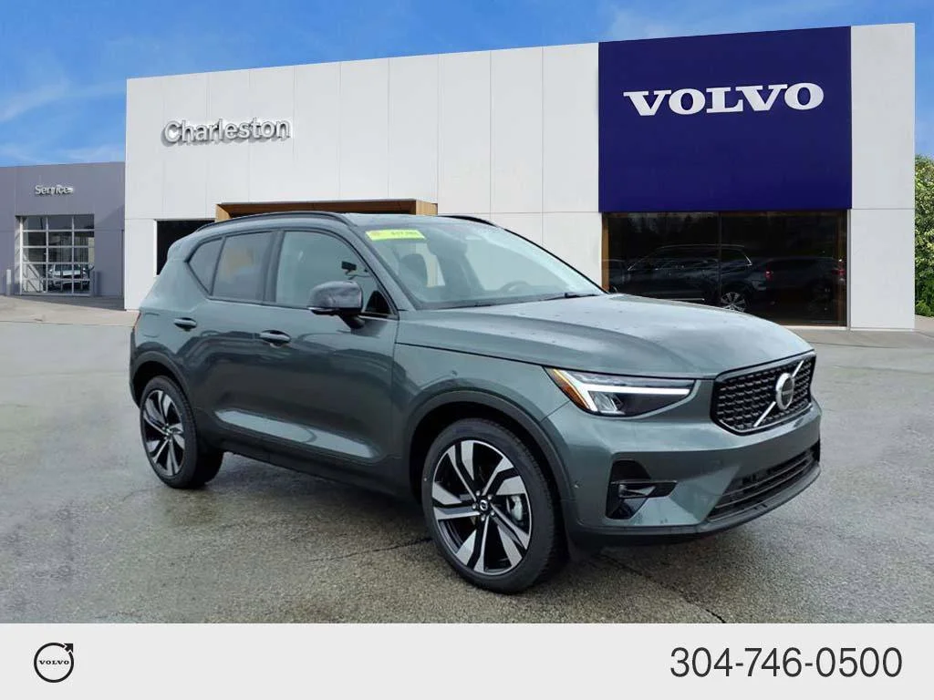 2026 Volvo XC40 B5 Plus Dark AWD's photo