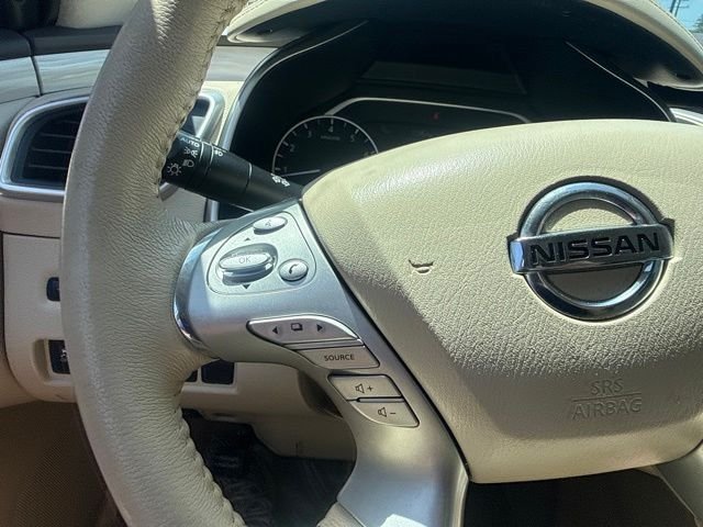 Used 2015 Gray Nissan SL image 19