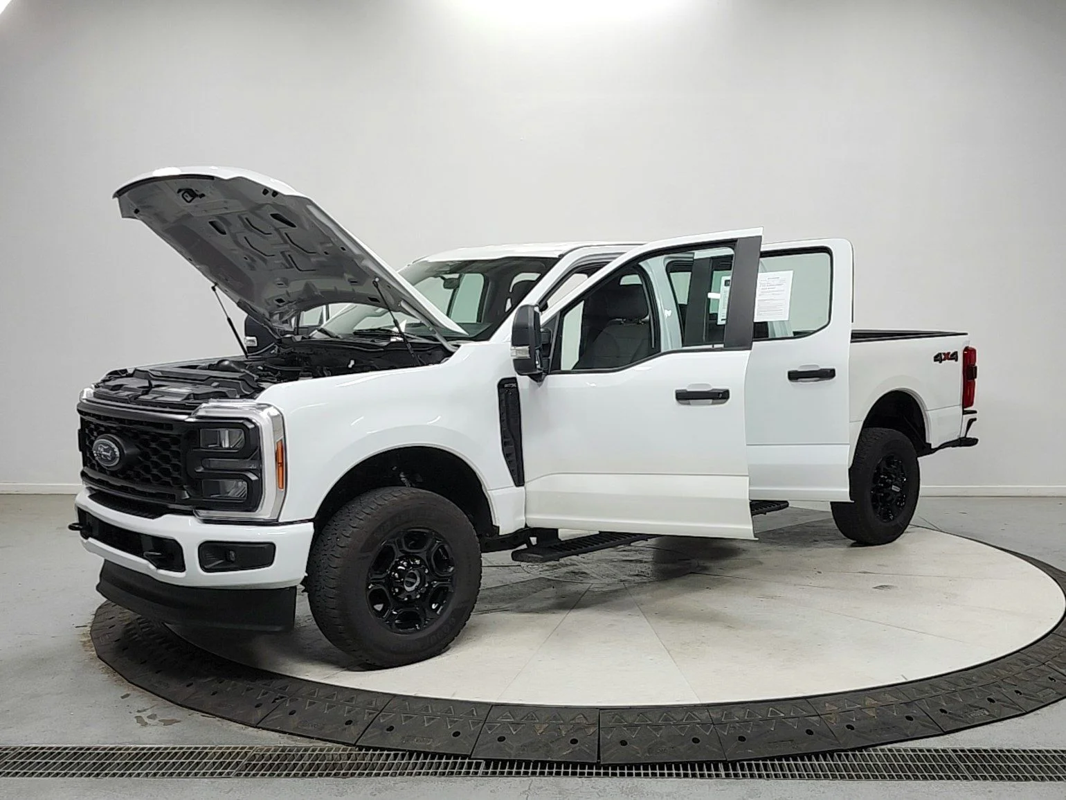 Used 2023 White Ford XL image 11