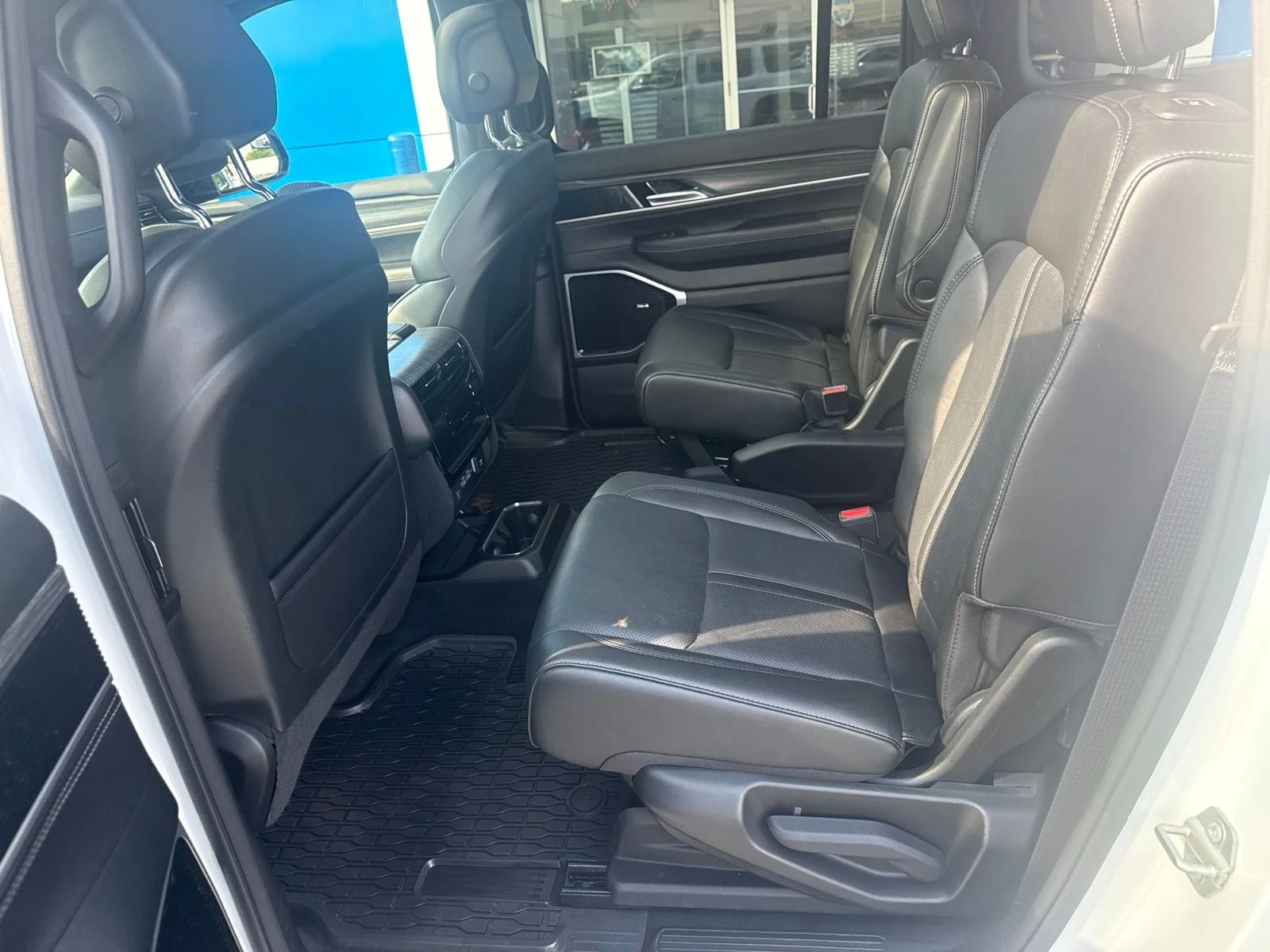 Used 2023 White Jeep Series III image 17