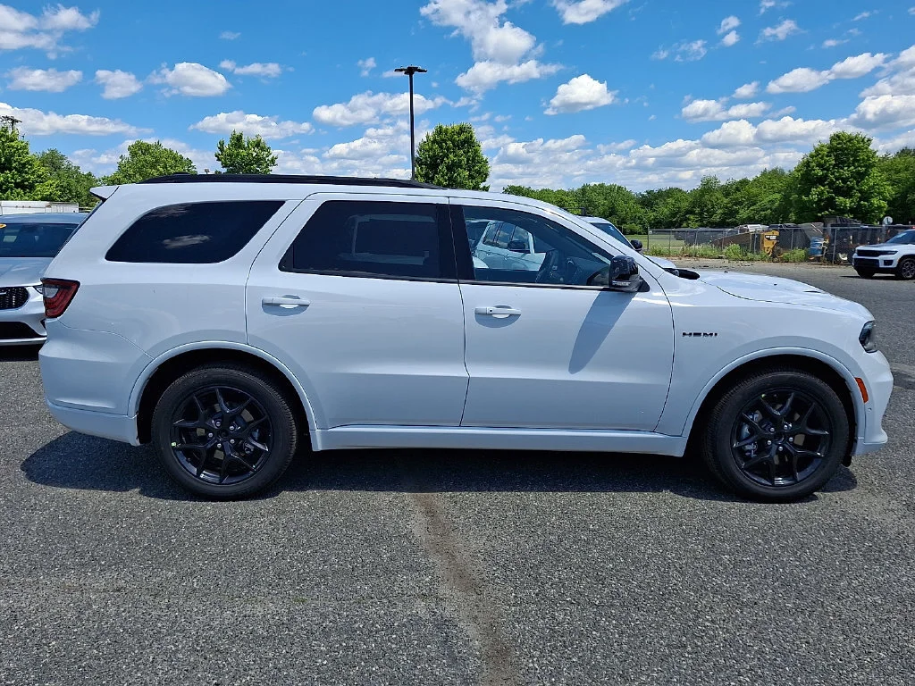 New 2026 White Knuckle Clear-Coat Exterior Paint Dodge GT Plus HEMI V8 image 9