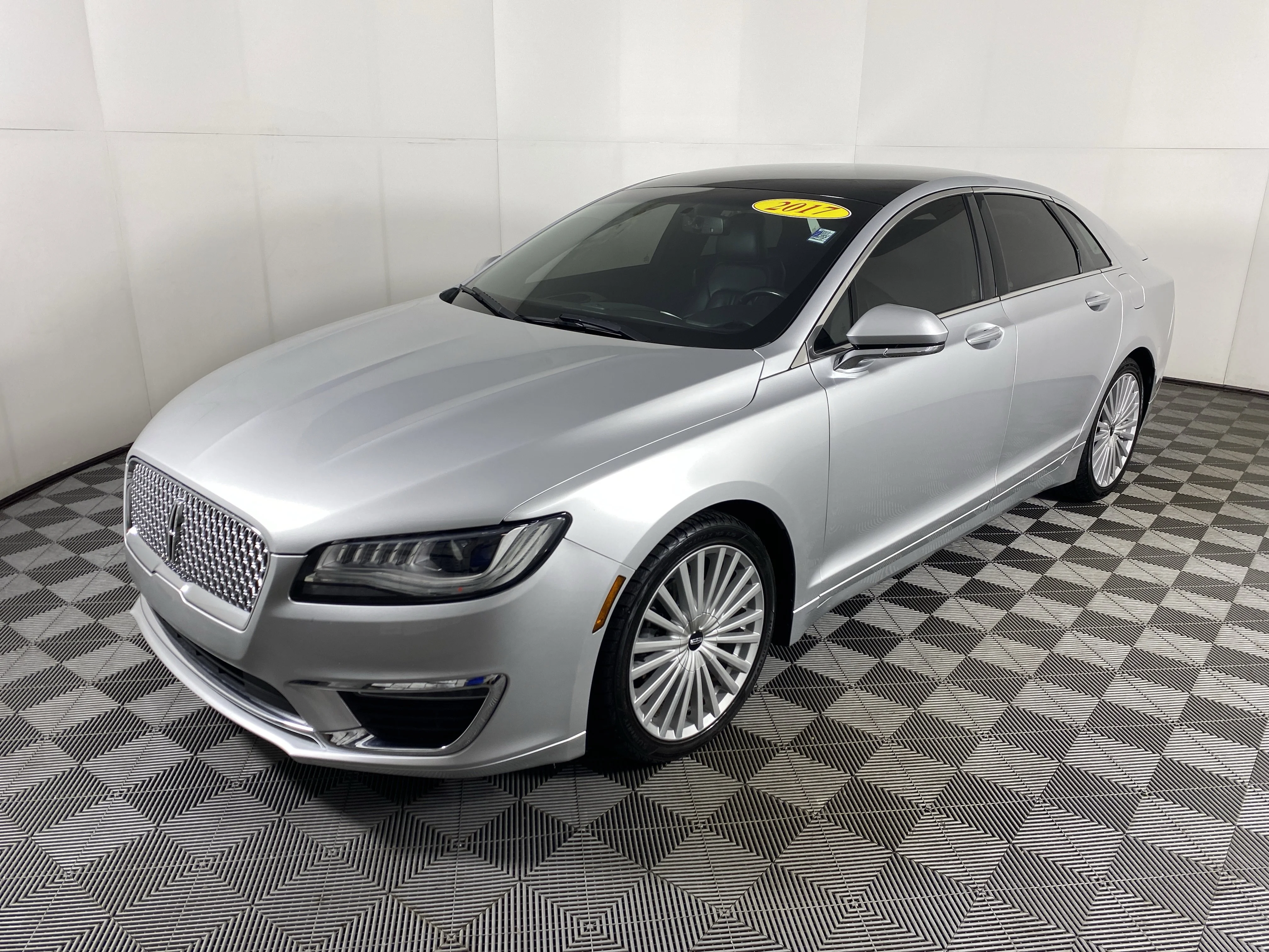 Used 2017 Ingot Silver Lincoln Reserve image 12