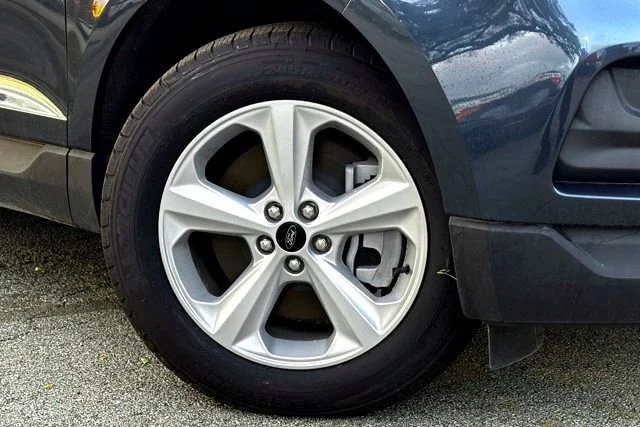 New 2024 Stone Blue Metallic Ford SE image 3