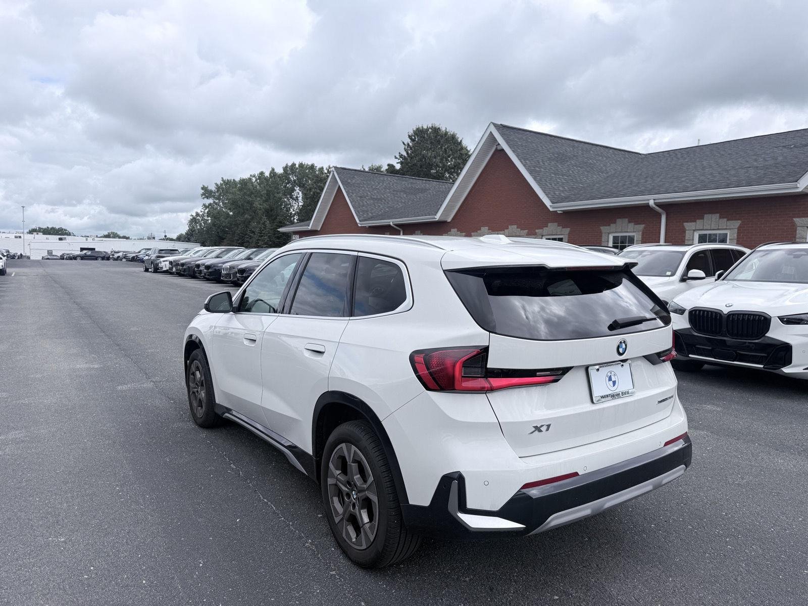 Used 2023 Alpine White BMW xDrive28i image 5