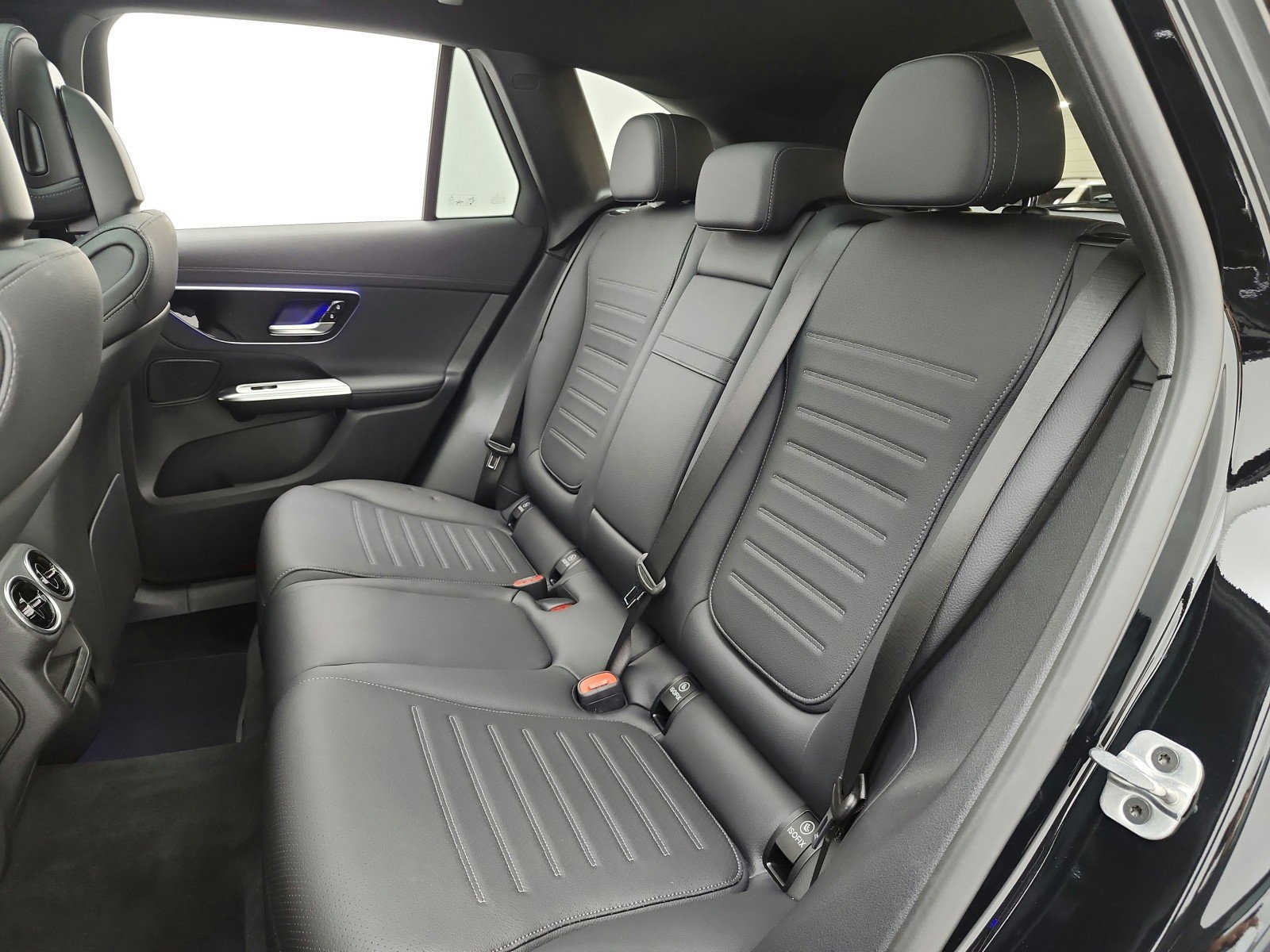 New 2026 Black Mercedes-Benz GLC 300 SUV image 40