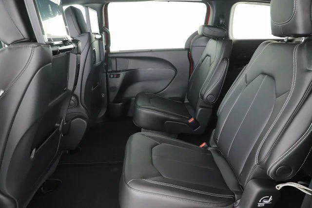 2026 Chrysler Pacifica Select - Photo 27