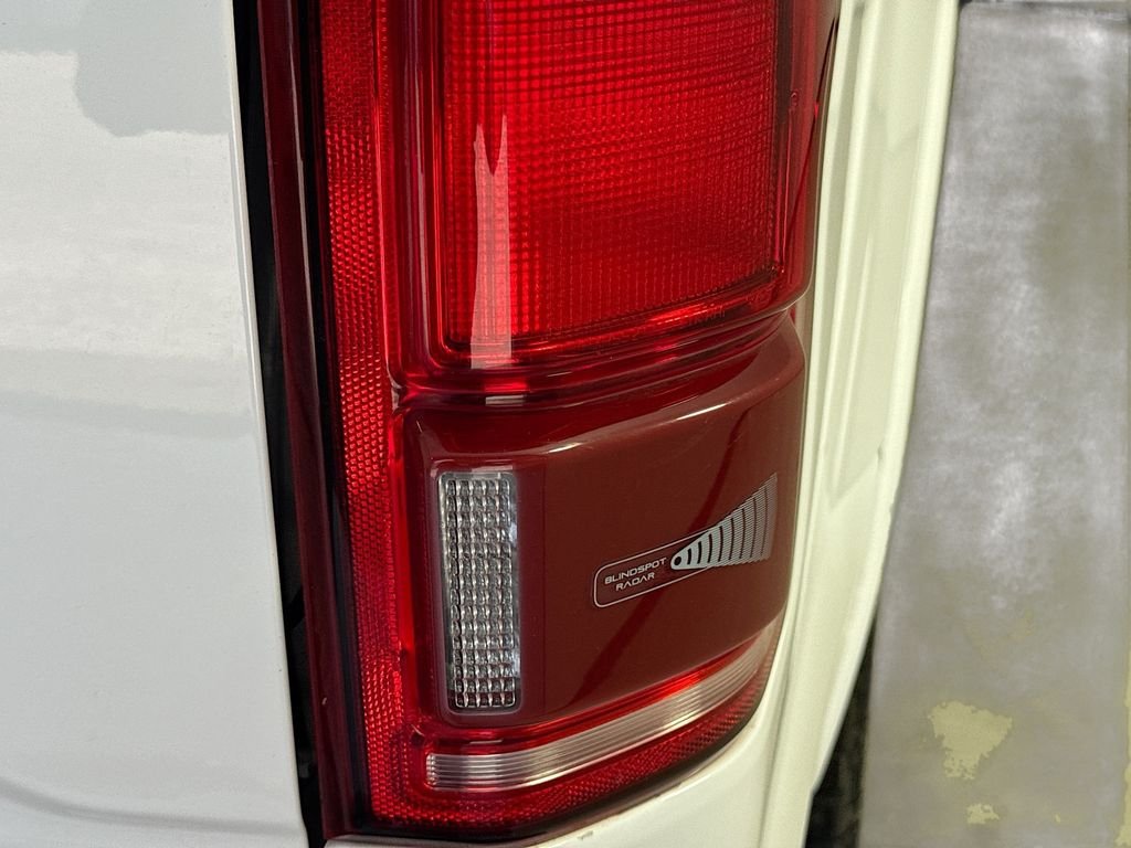 Used 2017 Oxford White Ford Lariat image 36