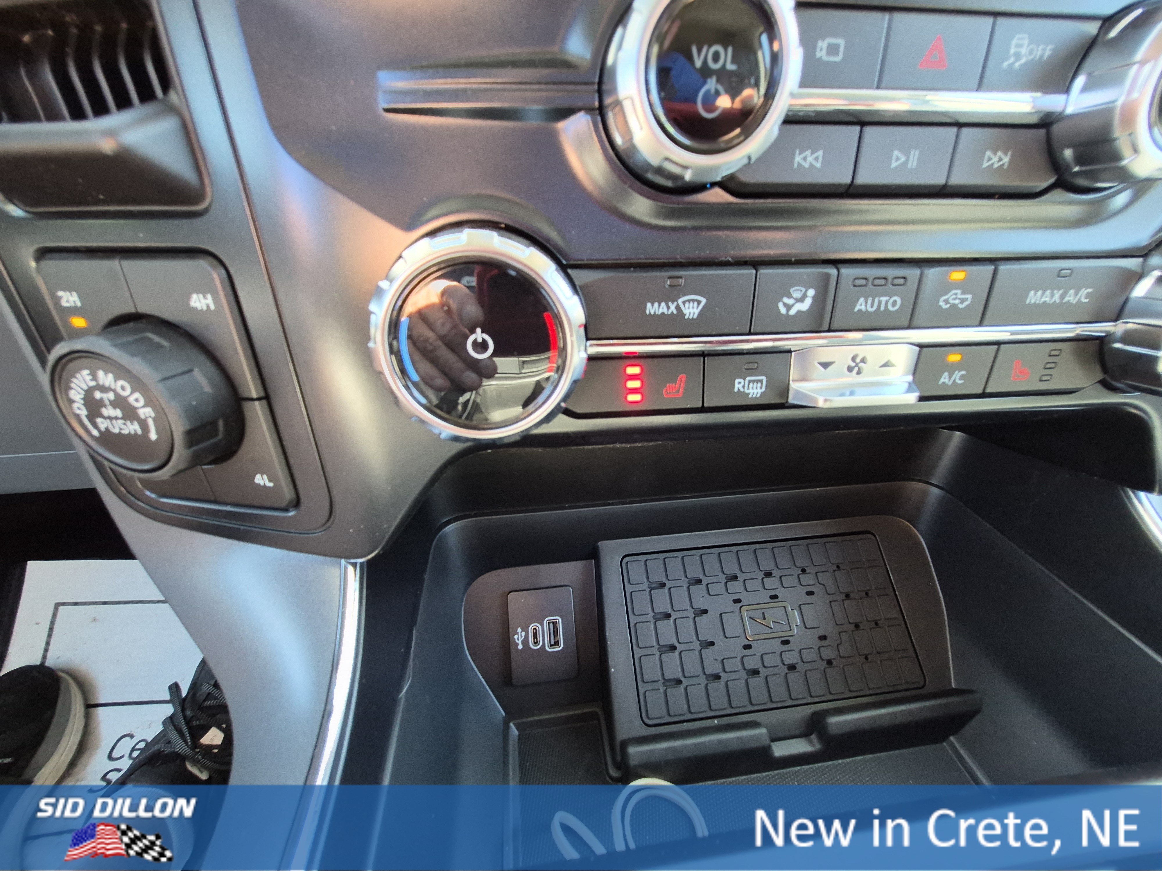 New 2026 Carbonized Gray Metallic Ford XLT image 8