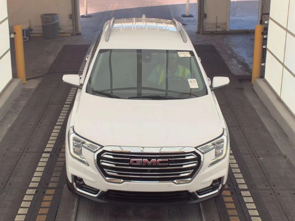 Used 2023 Summit White GMC SLT image 2