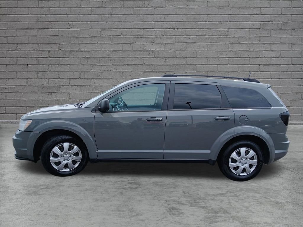 Used 2019 Gray Dodge SE image 2