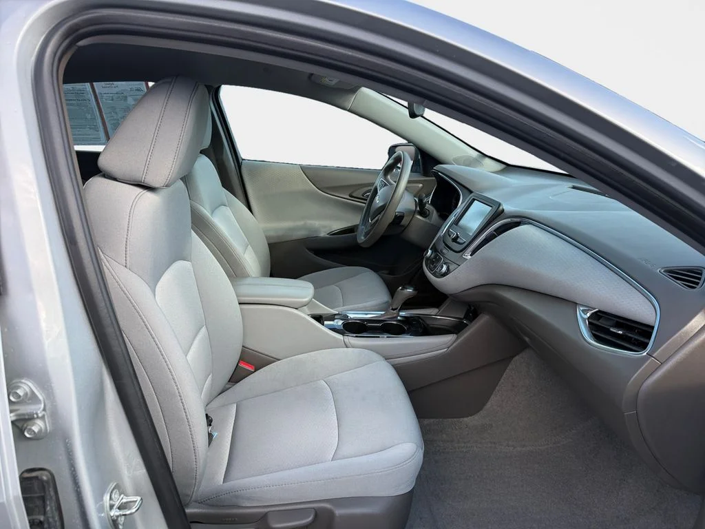Used 2018 Silver Ice Metallic Chevrolet LT image 19