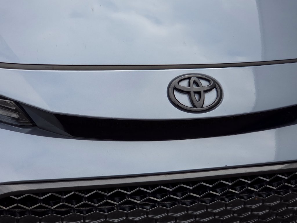 Used 2022  Toyota SE image 13