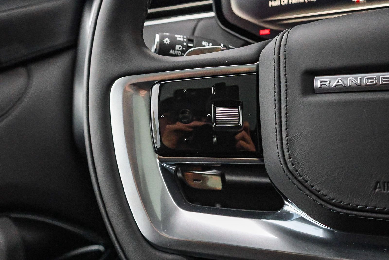 2026 Land Rover Range Rover SE - Photo 37