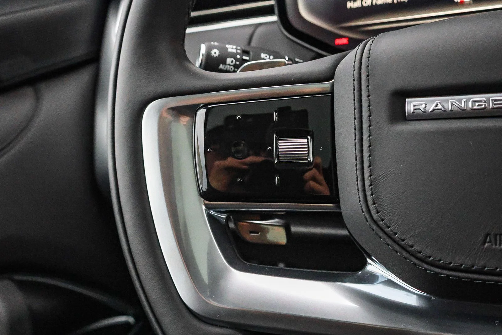 2026 Land Rover Range Rover SE - Photo 37