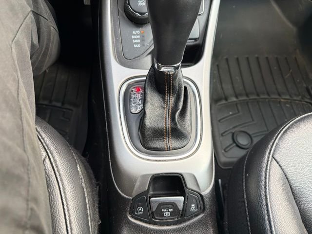 Used 2019 White Jeep Latitude image 23