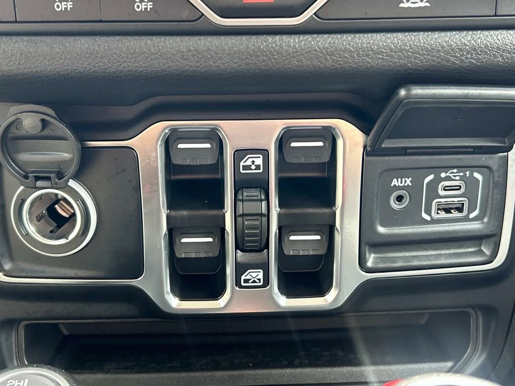 Used 2025 Black Jeep Sport S image 24