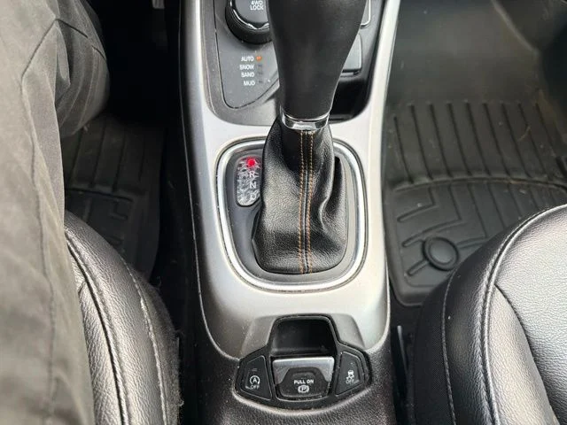Used 2019 White Jeep Latitude image 23