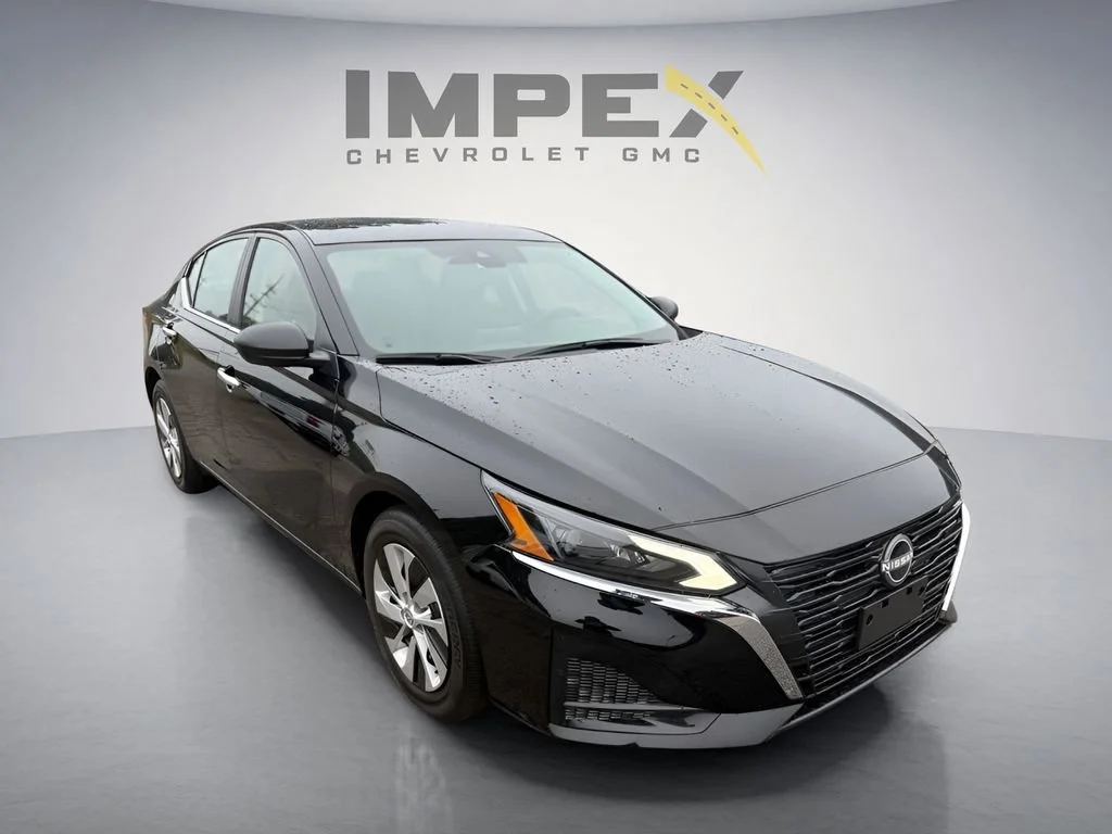Used 2025 Black Nissan S image 6