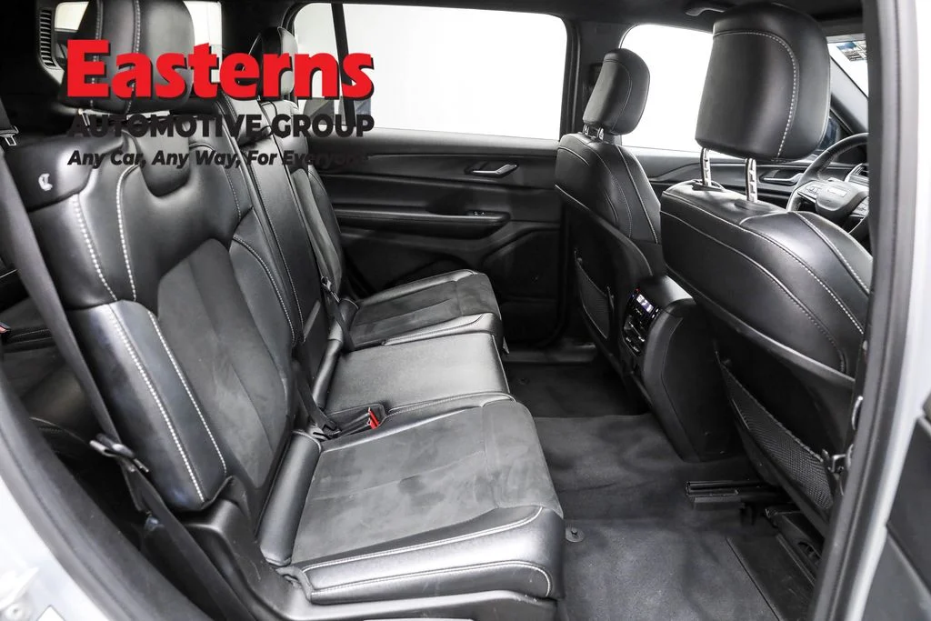 Used 2024 Silver Jeep Altitude image 22
