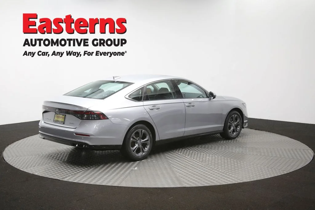 Used 2025 Silver Honda EX-L image 37