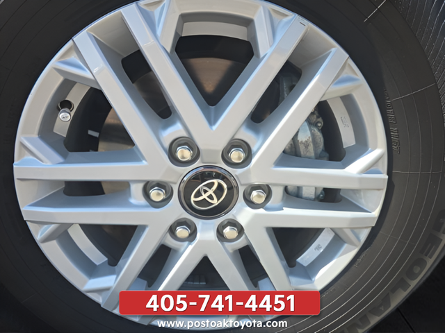 Used 2025  Toyota SR5 image 32