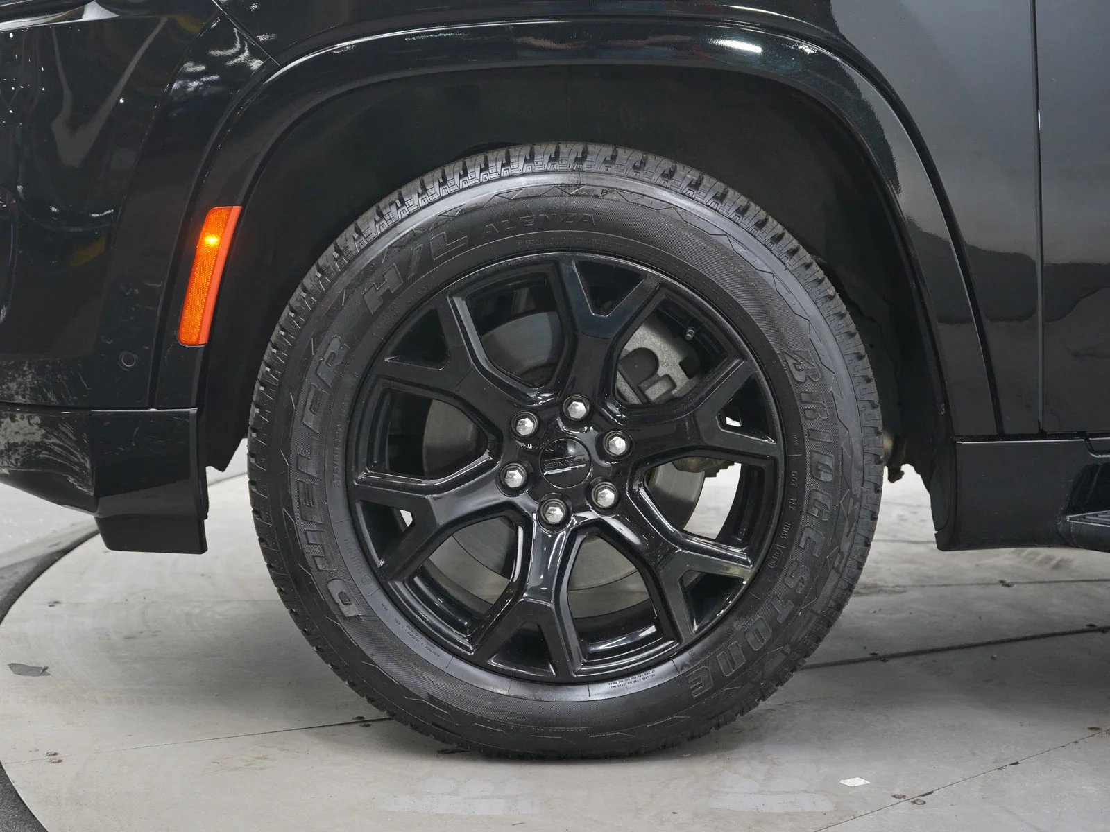 Used 2024 Diamond Black Crystal Pearlcoat Jeep Series II image 34