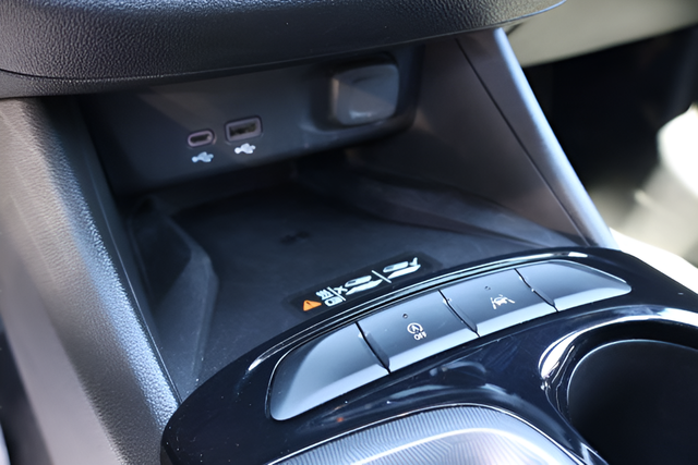 Used 2024 White Buick Sport Touring image 27