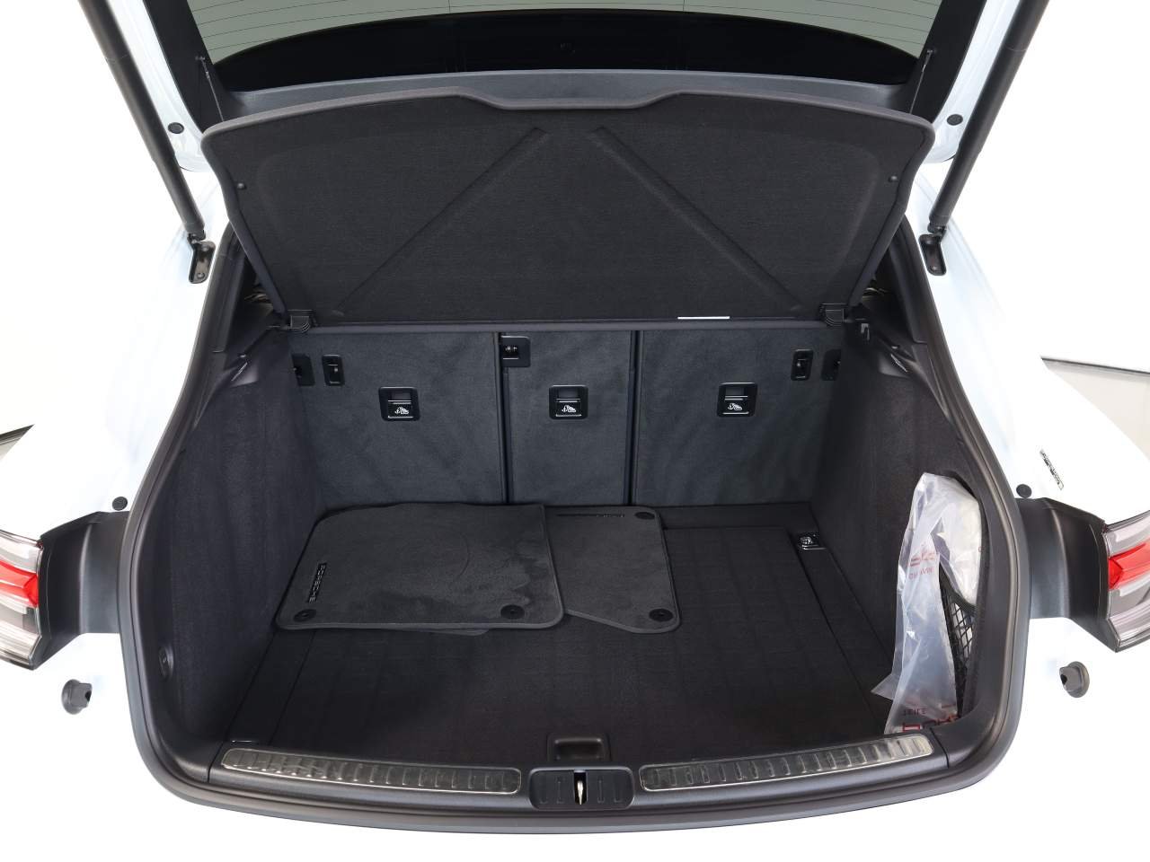 Used 2022 White Porsche S image 24