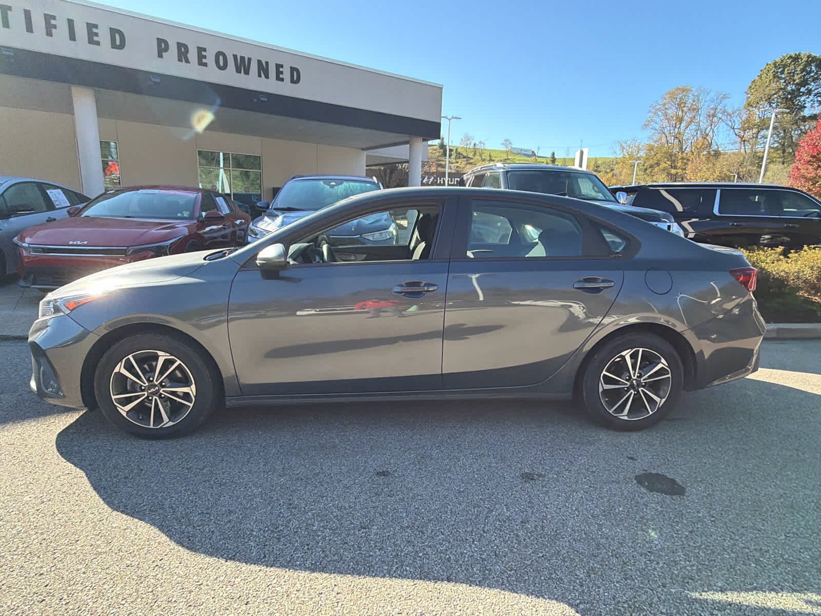 Used 2024 Gravity Gray Kia LXS image 4