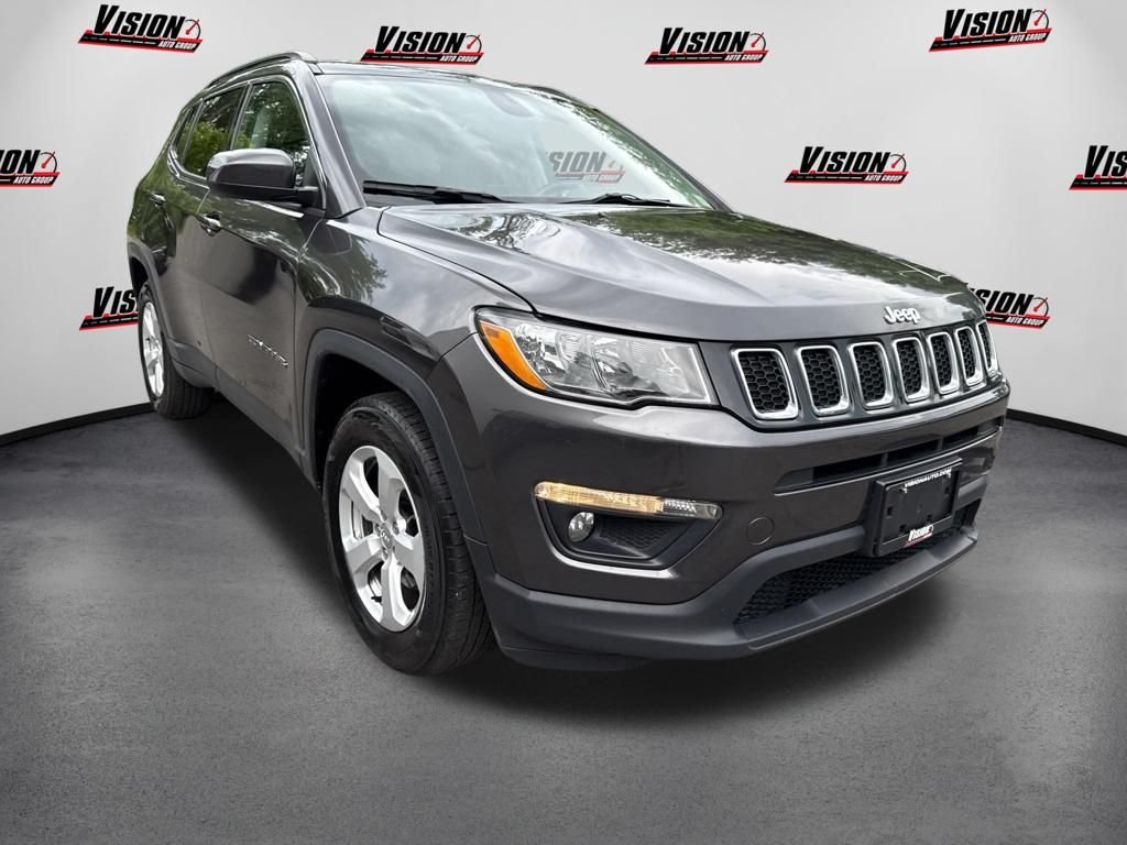 Used 2018 Gray Jeep Latitude image 3