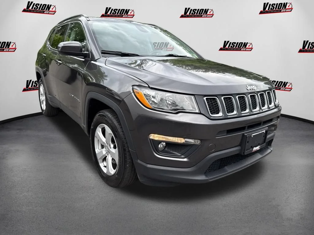 Used 2018 Gray Jeep Latitude image 3