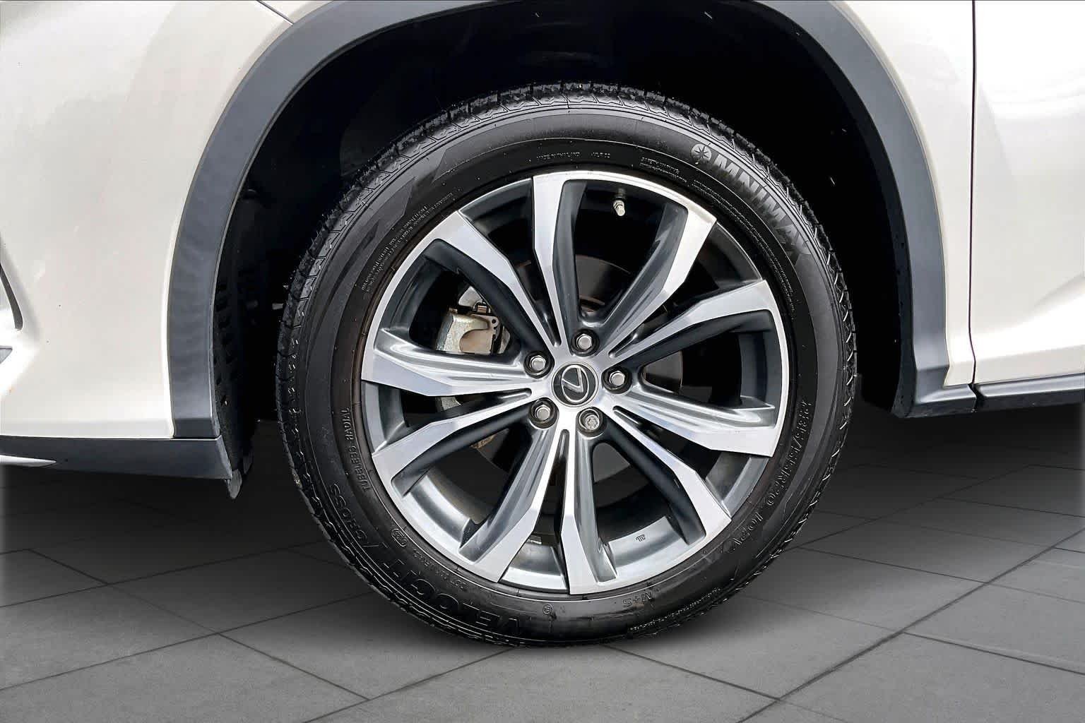 Used 2022 Eminent White Pearl Lexus  image 10