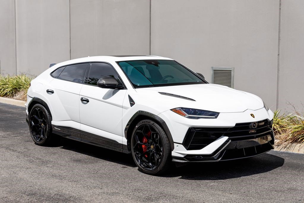 Used 2024 White Lamborghini Performante image 7