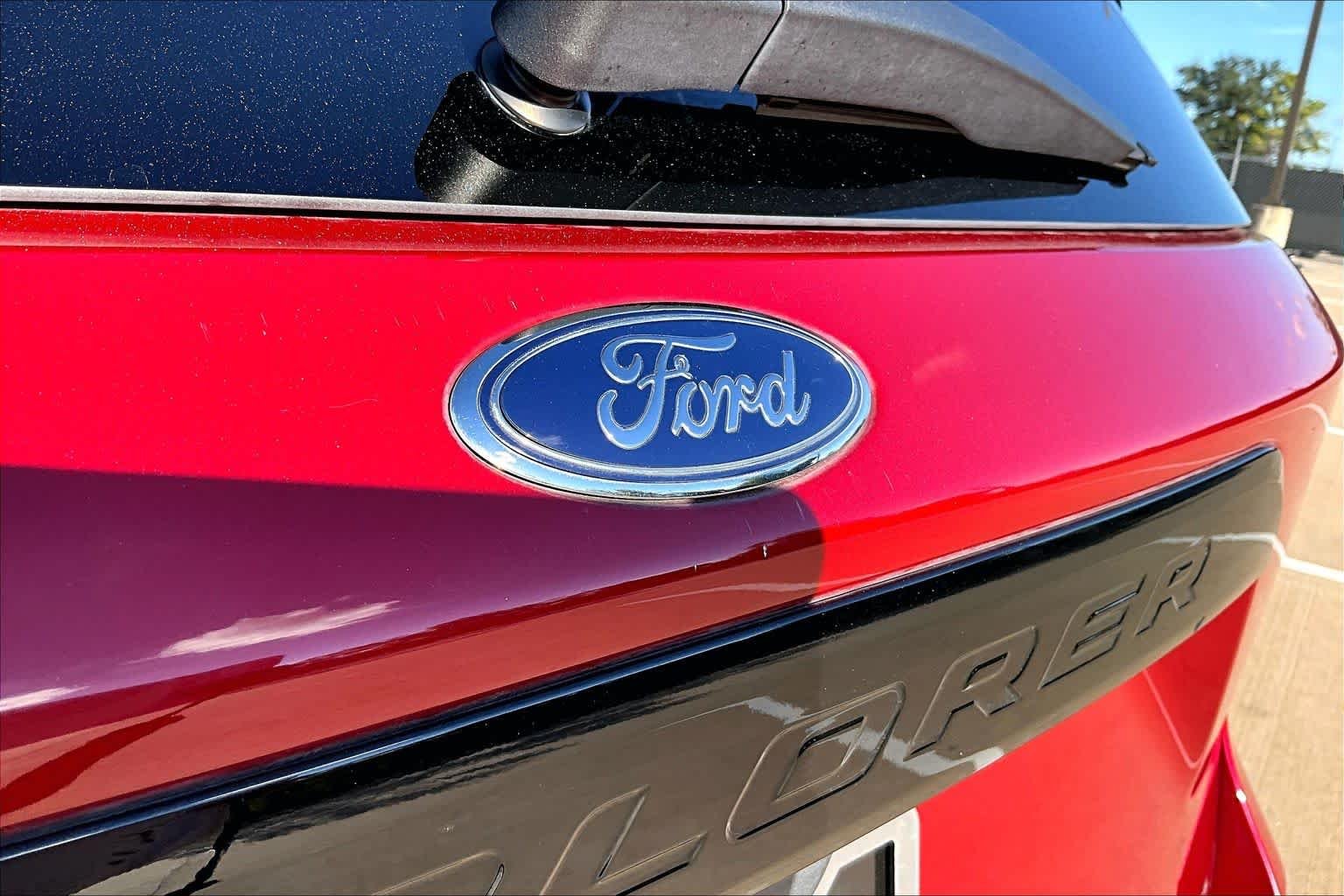Used 2023 Rapid Red Metallic Tinted Clearcoat Ford ST-Line image 31