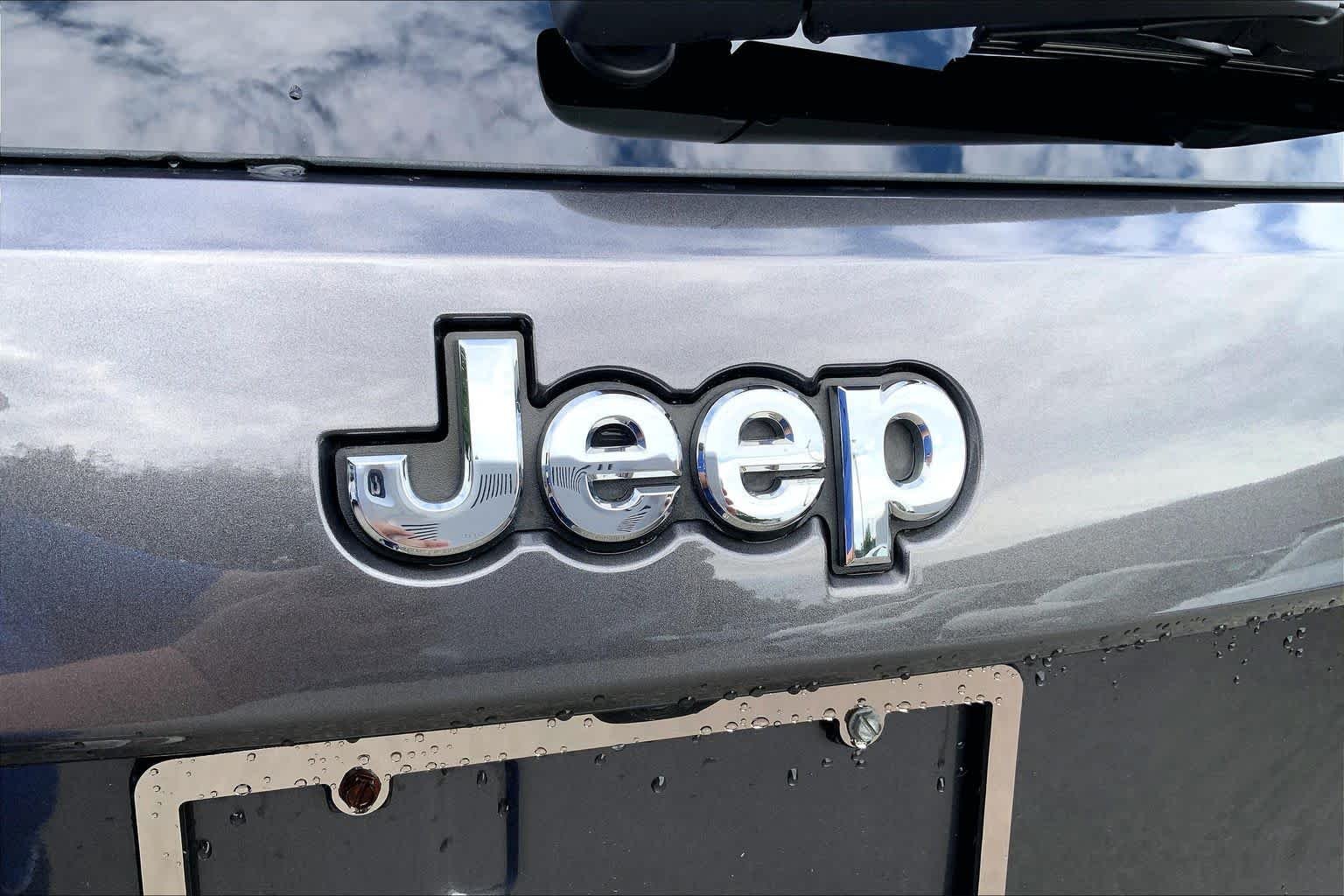 Used 2021 Sangria Metallic Clearcoat Jeep Limited image 33