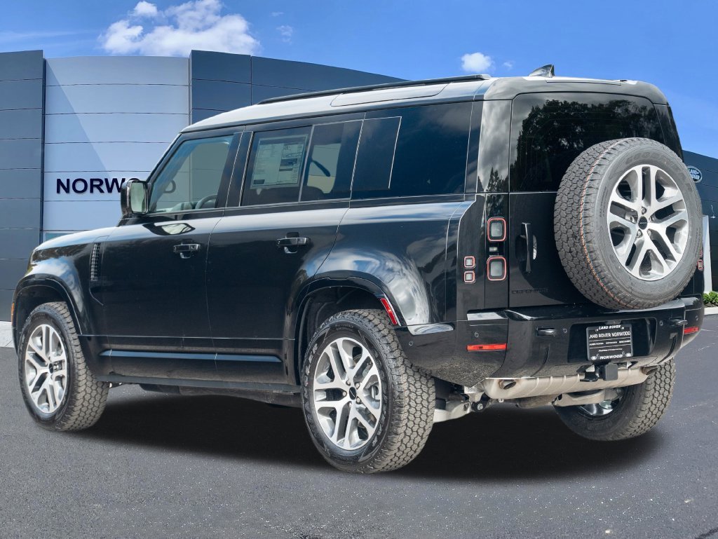 New 2026 Santorini Black Land Rover X-Dynamic SE image 6