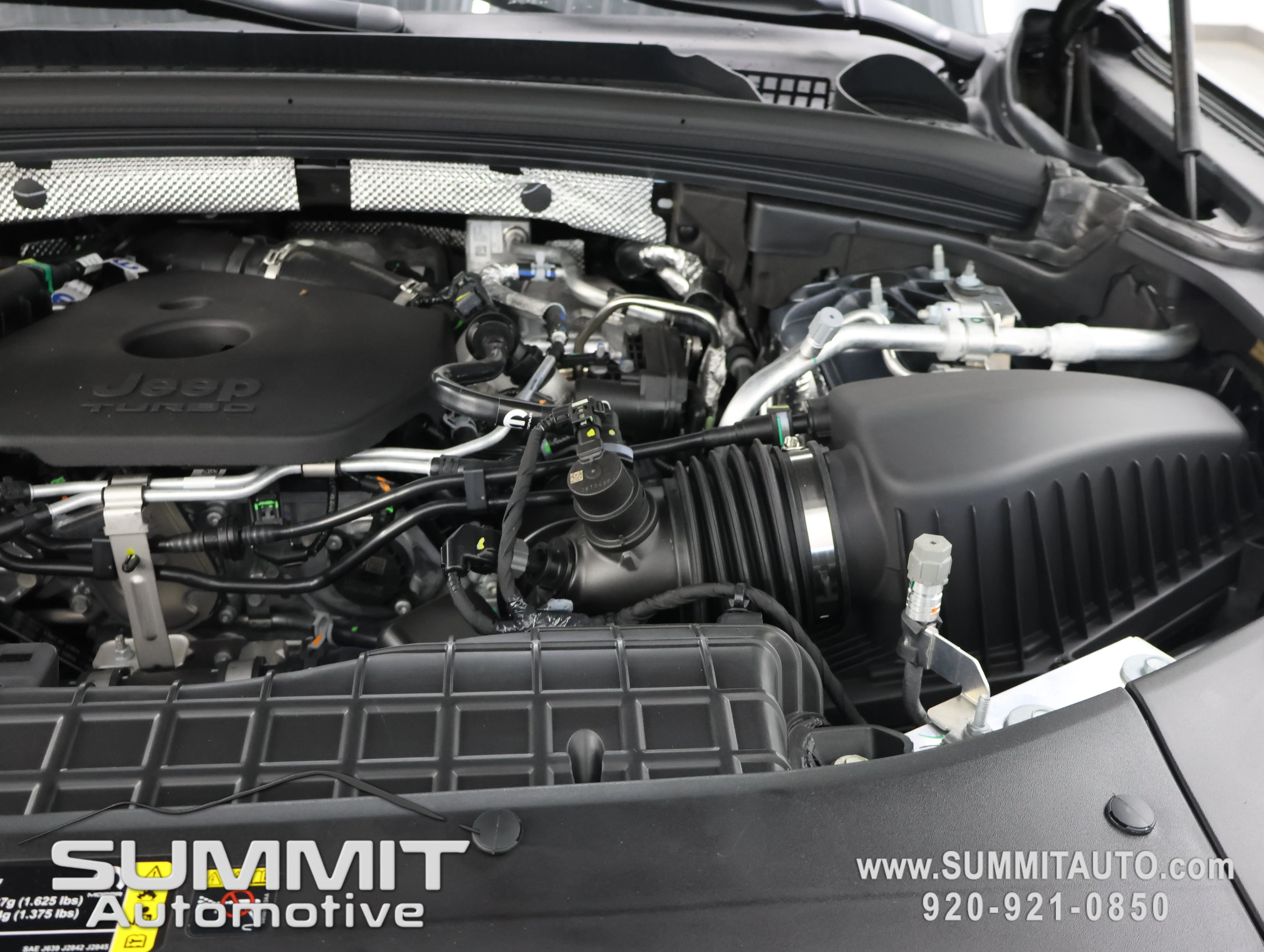 New 2026 Diamond Black Crystal Pearl-Coat Exterior Paint Jeep Limited Reserve image 23