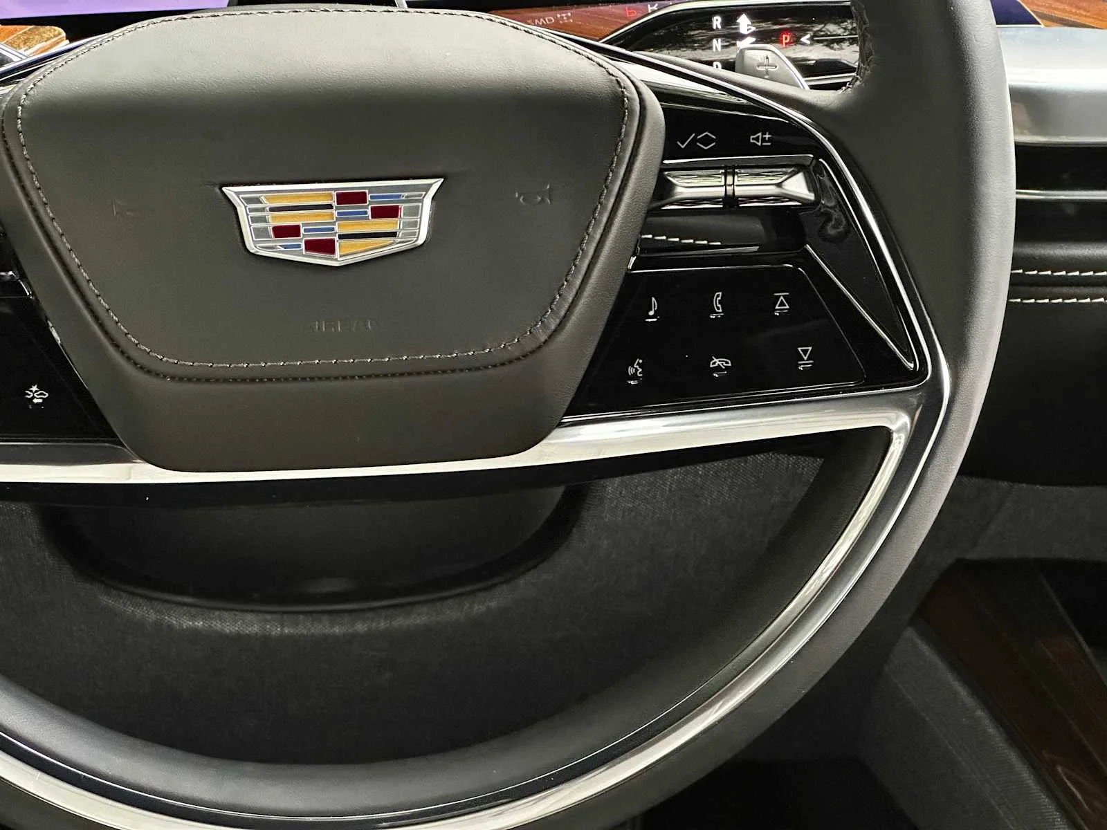 Certified Used 2025 Crystal White Tricoat Cadillac Sport Platinum image 22