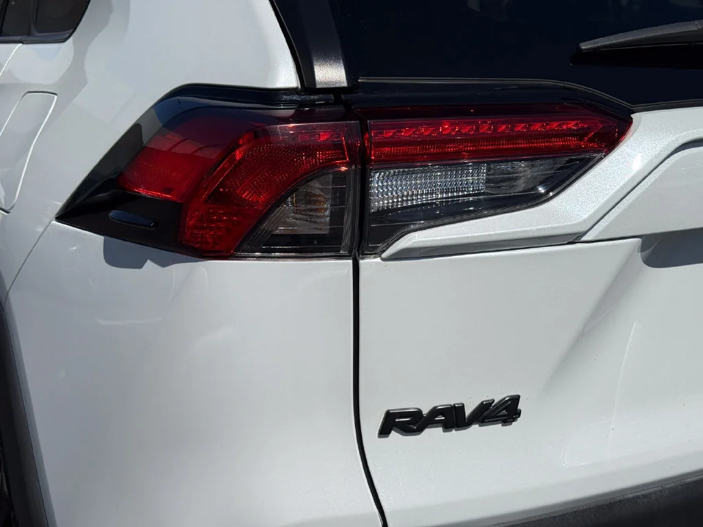 Used 2023  Toyota XLE Premium image 10