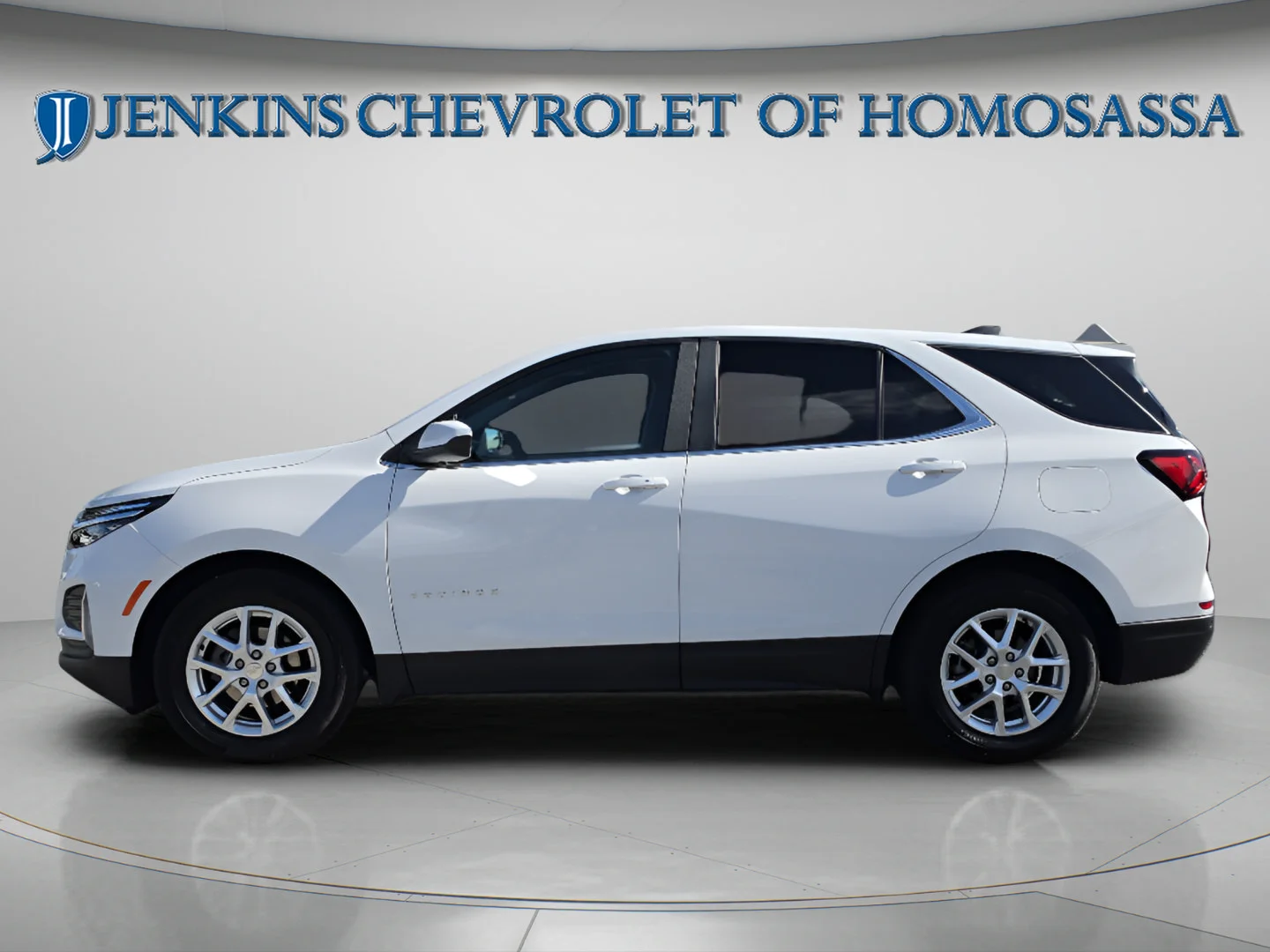 Used 2024 Summit White Chevrolet LT image 9