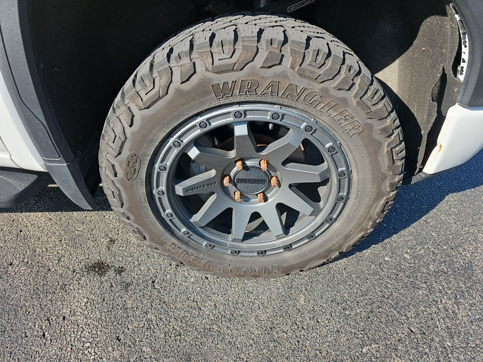 Used 2022 Summit White GMC AT4 image 8
