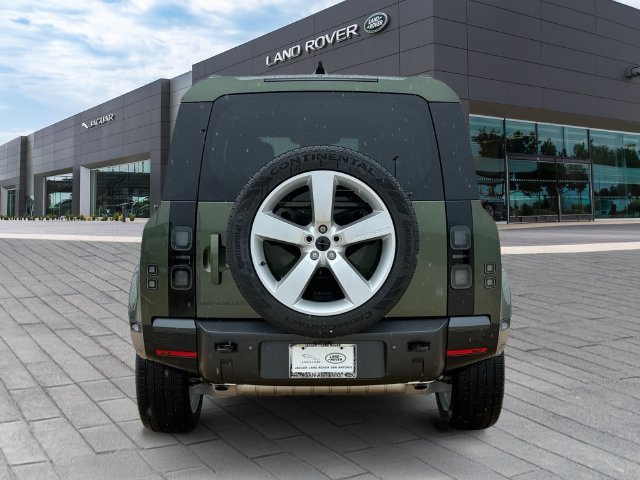 New 2026 Woolstone Green Land Rover X-Dynamic SE image 4
