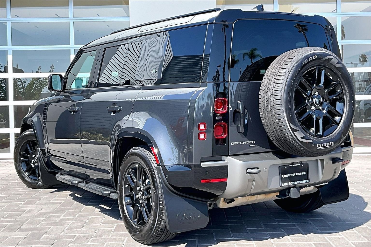Used 2023 Gray Land Rover X-Dynamic SE image 11