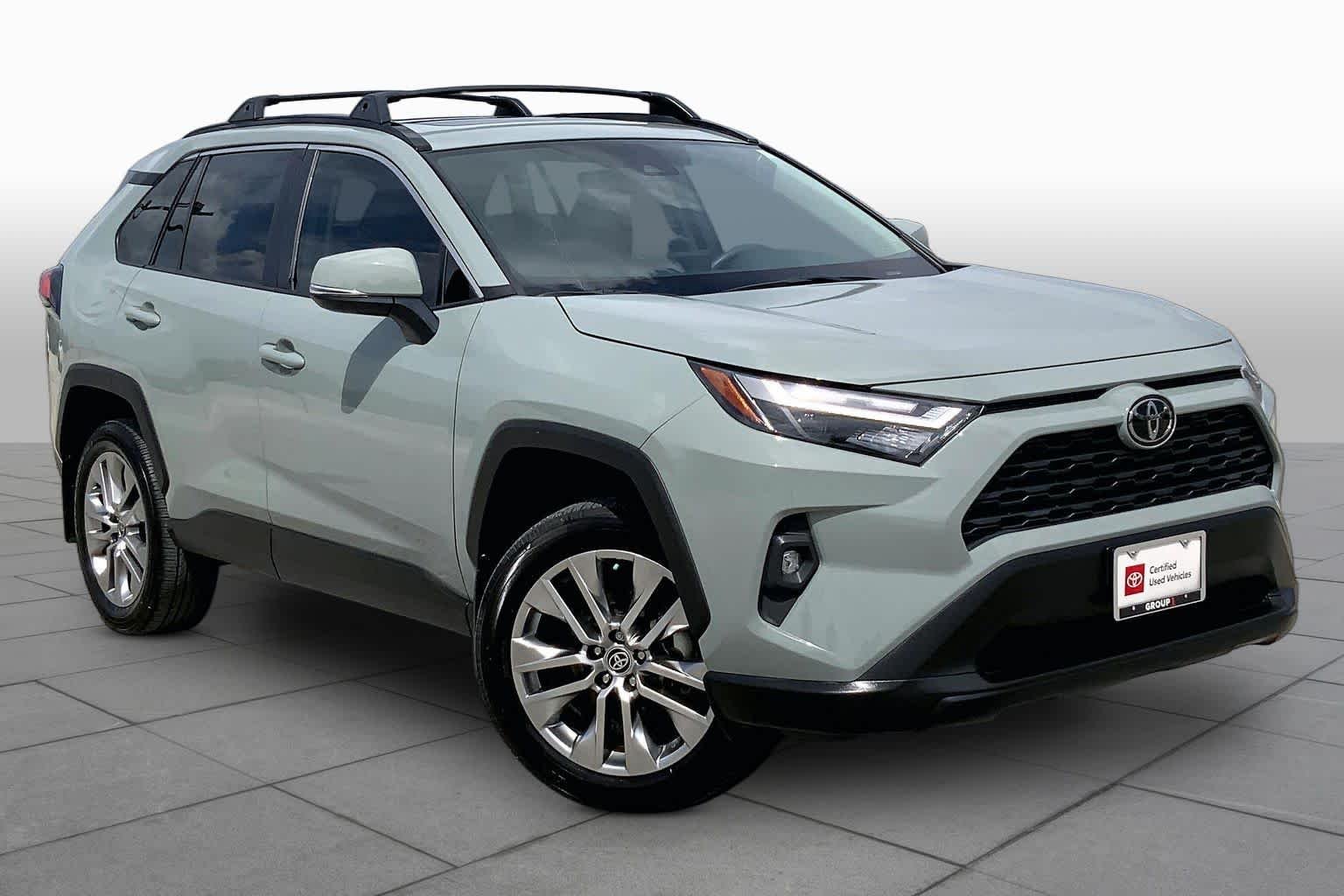 Used 2023 Lunar Rock Toyota XLE Premium image 3