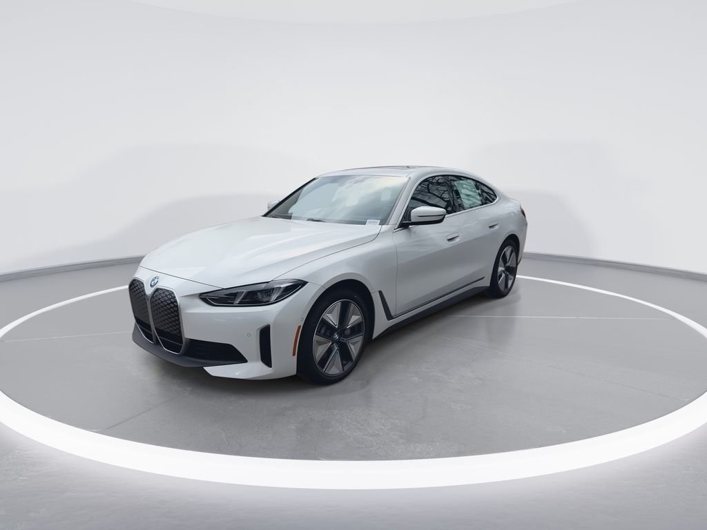 Used 2026 Alpine White BMW xDrive40 image 4