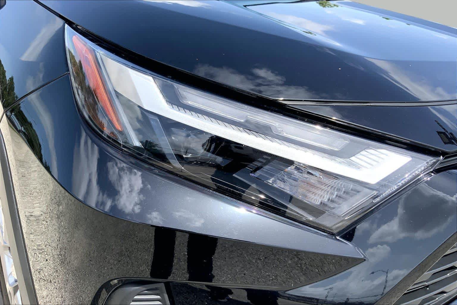 Used 2025 Midnight Black Metallic Toyota XLE image 27