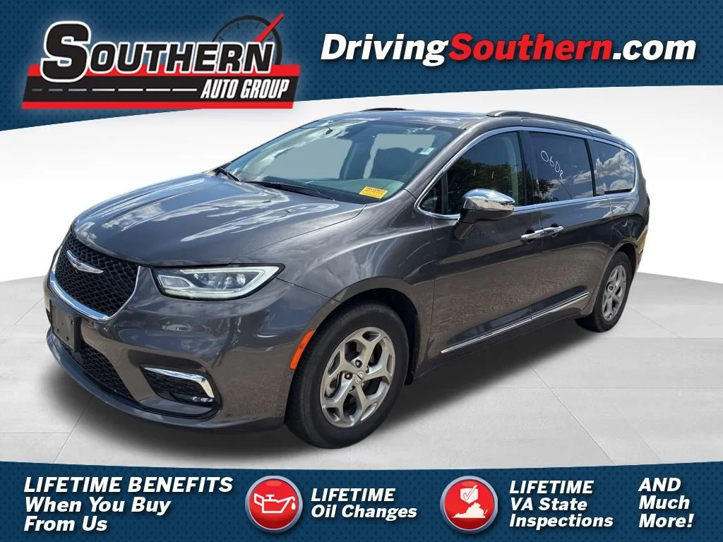2023 Chrysler Pacifica Limited's photo